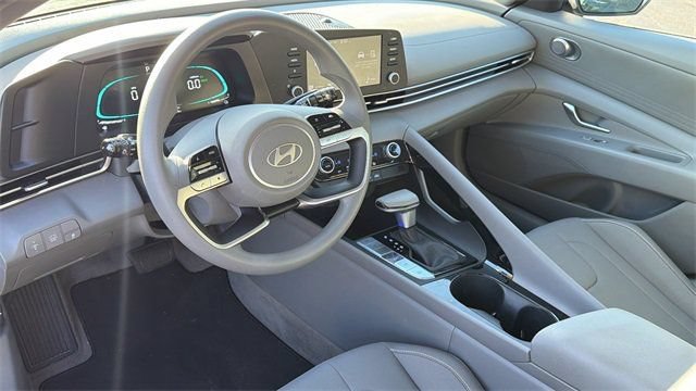 Used 2025 Hyundai Elantra Hybrid FWD image 12