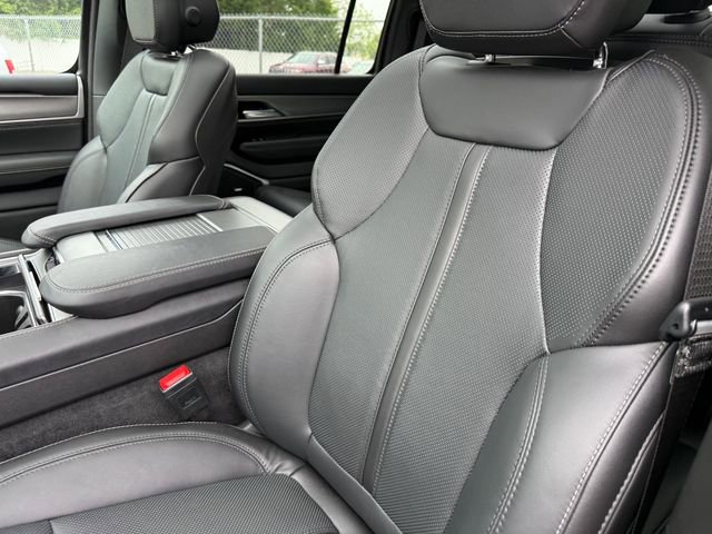 New 2025 Jeep Wagoneer 4WD w/ Premium Group I image 22