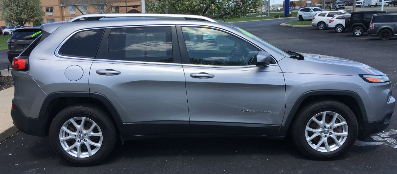 Used 2017 Jeep Cherokee Latitude w/ Safety/Convenience Group image 9