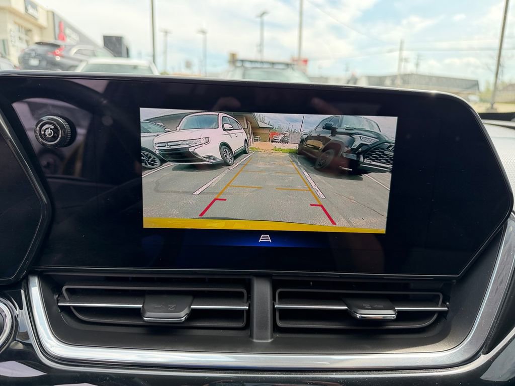 Used 2024 Chevrolet Trax ACTIV w/ Sunroof Package image 18