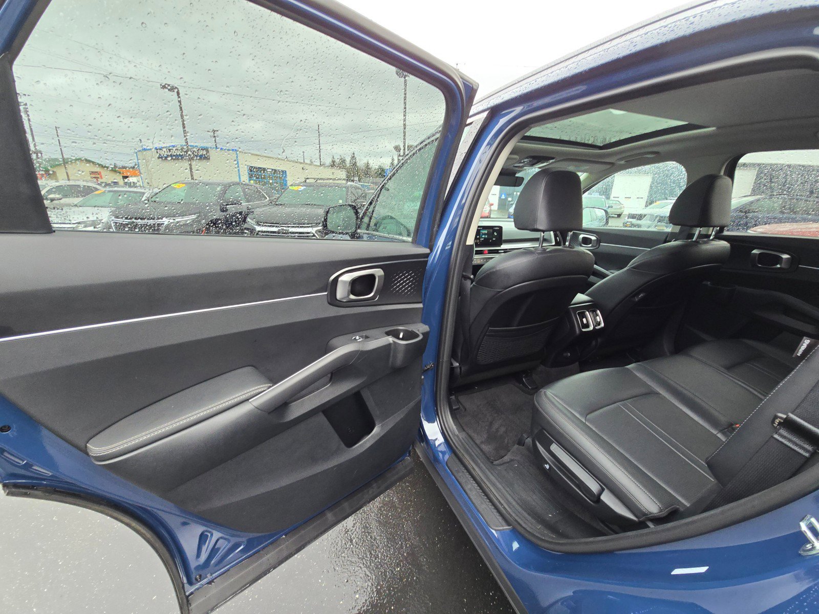 Used 2024 Kia Sorento S w/ Panoramic Sunroof Package image 16