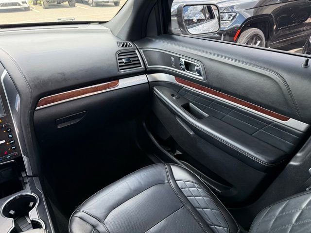 Used 2018 Ford Explorer Platinum image 36