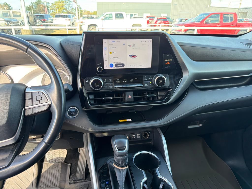 Used 2023 Toyota Highlander L image 20
