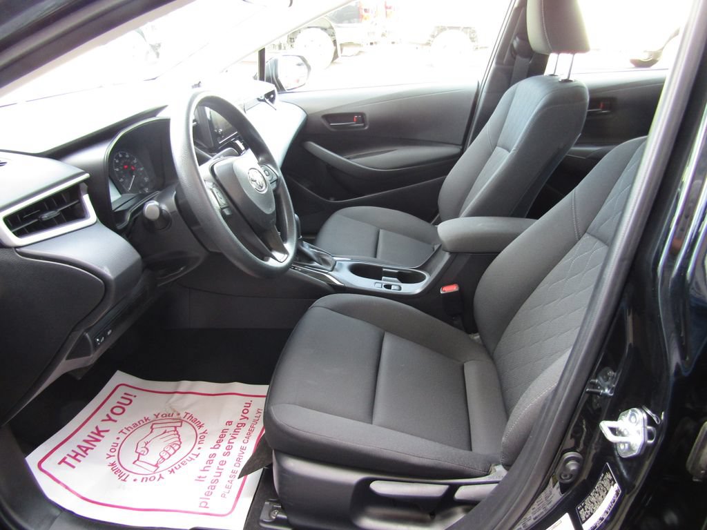 Used 2025 Toyota Corolla LE FWD image 16