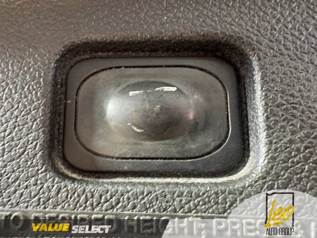 Used 2015 Ford Explorer XLT w/ Equipment Group 202A AWD/4WD image 12