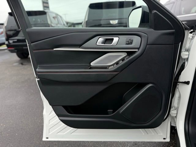 Used 2025 Ford Explorer ST AWD/4WD image 13