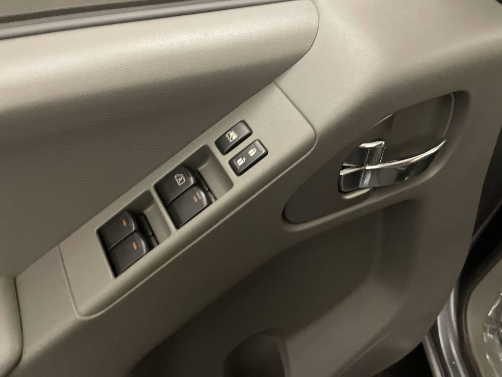 Used 2018 Nissan Frontier SV image 15