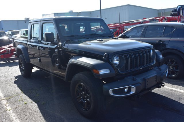 Used 2024 Jeep Gladiator Sport image 3