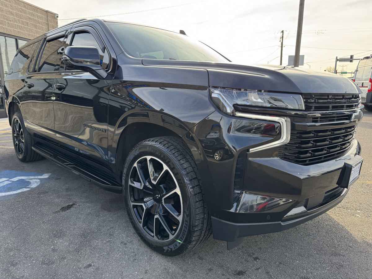 Used 2023 Chevrolet Suburban RST w/ Luxury Package AWD/4WD image 3