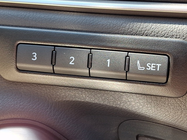 Used 2025 Lexus ES 300h w/ Luxury Package FWD image 28