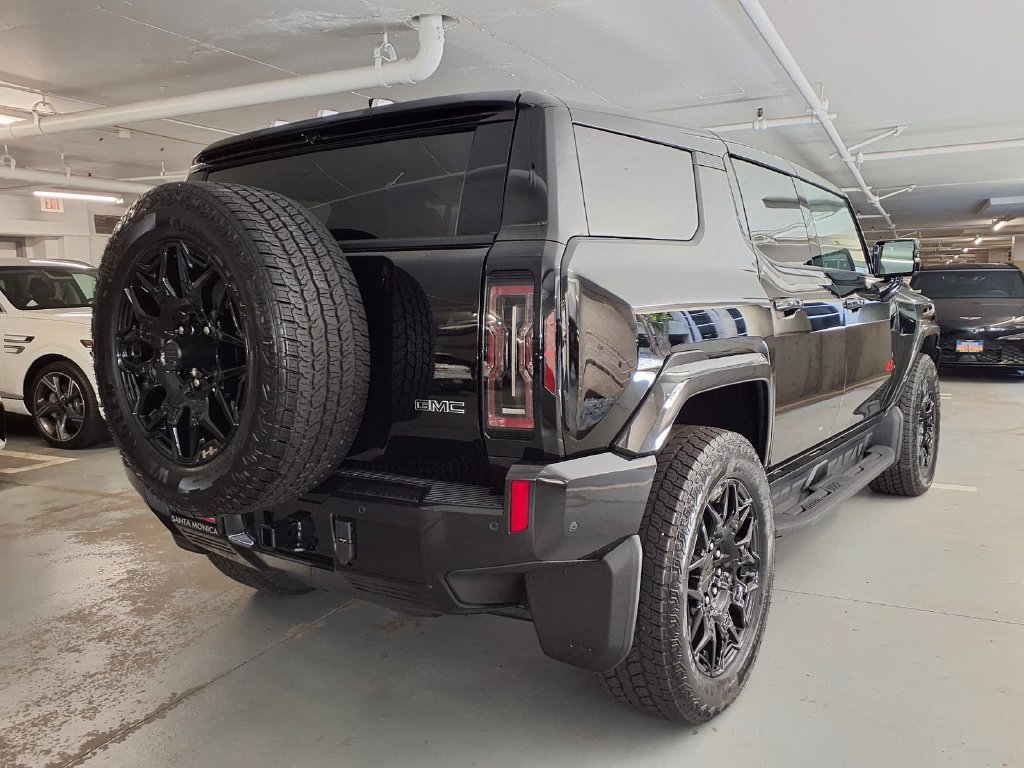 New 2026 GMC Hummer EV SUV w/ LPO, Illumination Package AWD/4WD image 8