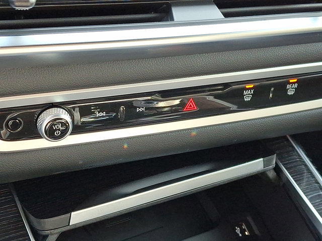 Certified 2025 BMW X7 M60i image 19