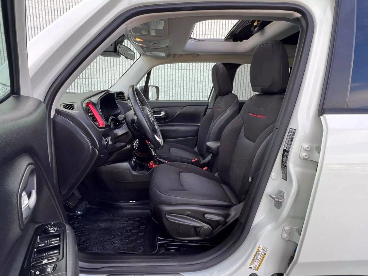 Used 2015 Jeep Renegade Trailhawk w/ Safety & Security Group I AWD/4WD image 10