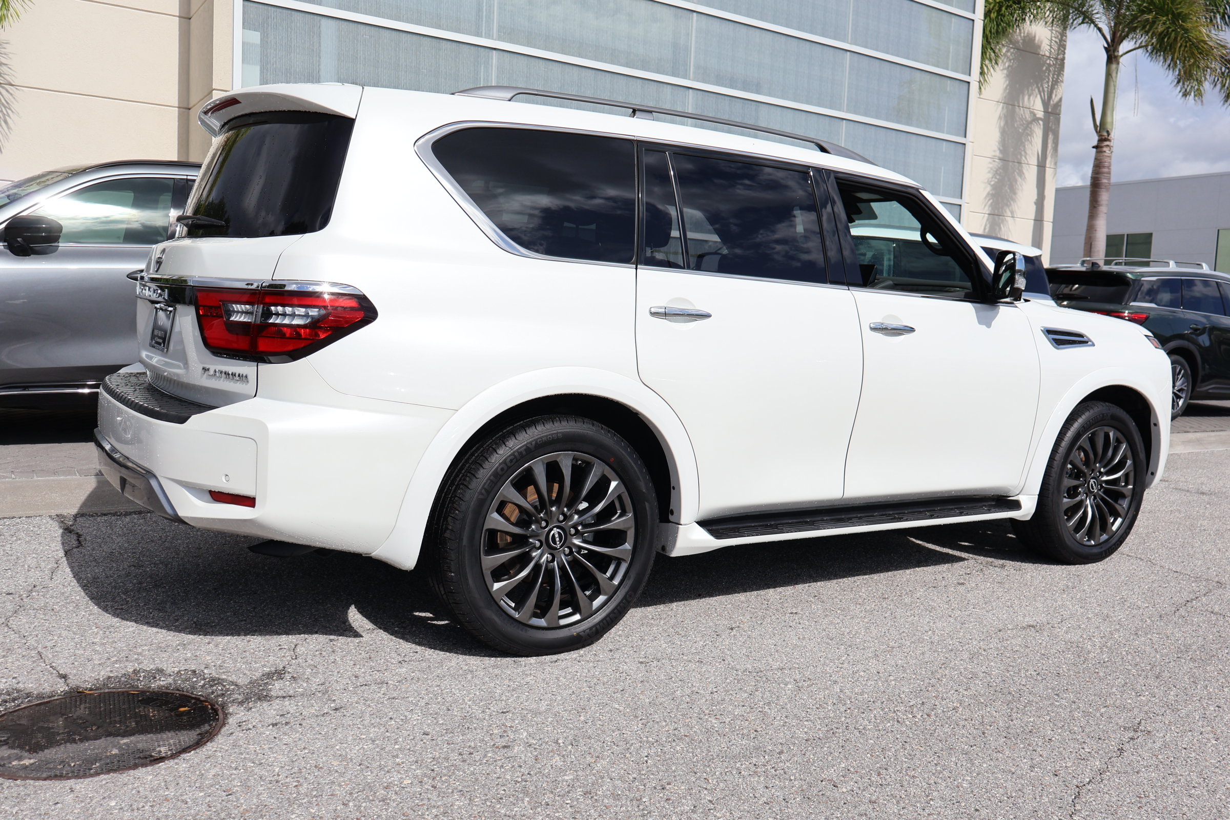 Used 2023 Nissan Armada Platinum w/ Captain's Chairs Package RWD image 10