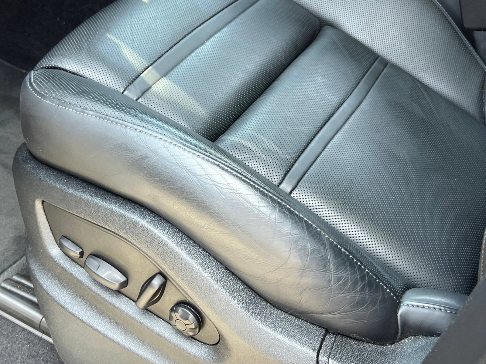 Certified 2024 Porsche Cayenne Coupe AWD/4WD image 37