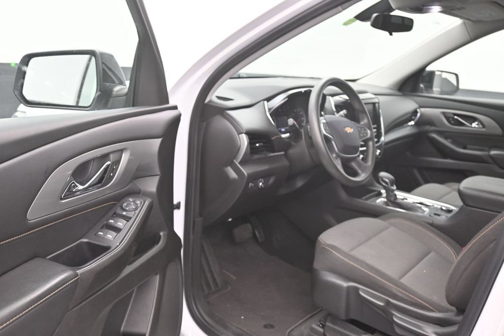 Used 2021 Chevrolet Traverse LS FWD image 11