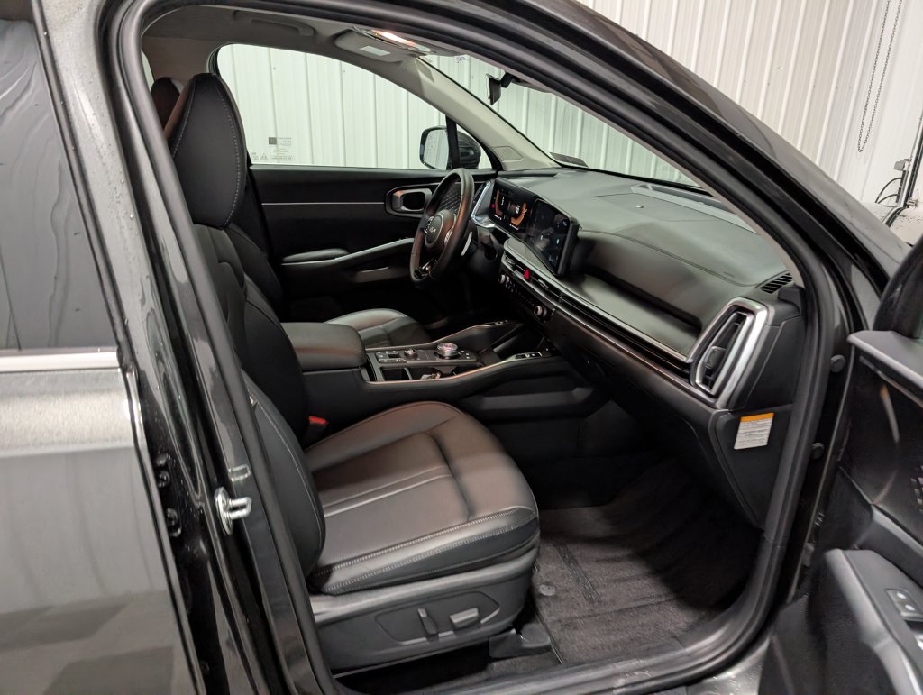 Used 2025 Kia Sorento EX AWD/4WD image 27