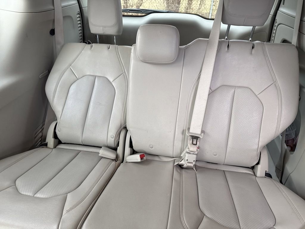 Used 2020 Chrysler Pacifica Touring-L w/ Advanced Safetytec Group image 10