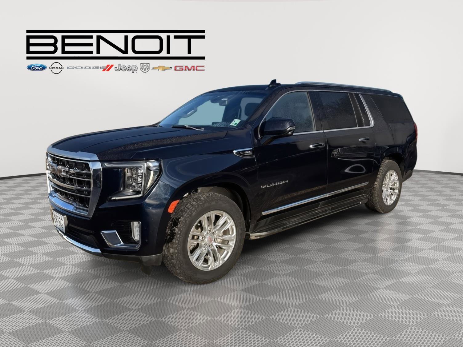 Used 2022 GMC Yukon XL SLT w/ SLT Premium Package image 1