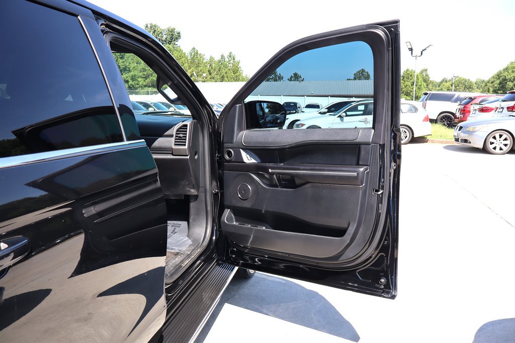Used 2018 Ford Expedition Max XLT w/ Equipment Group 202A AWD/4WD image 40
