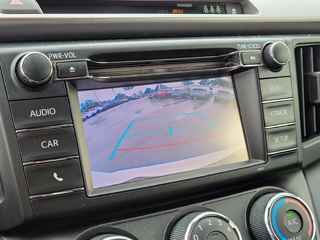 Used 2018 Toyota RAV4 LE FWD image 22
