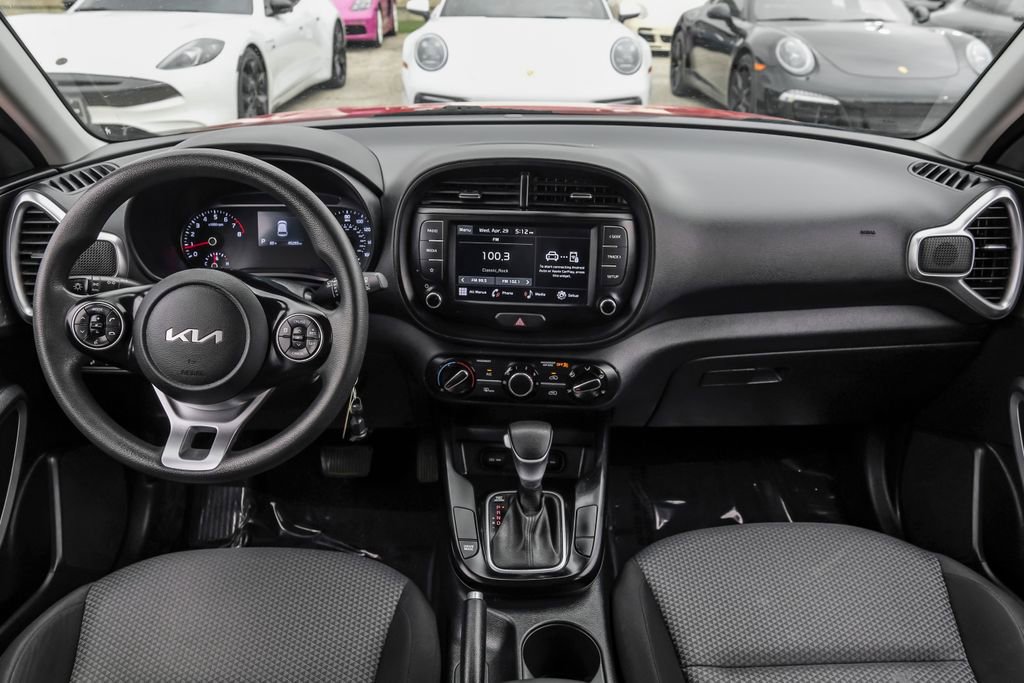 Used 2022 Kia Soul LX w/ Technology Package FWD image 12