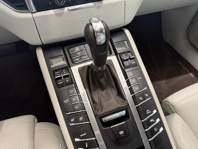 Used 2016 Porsche Macan Turbo AWD/4WD image 16