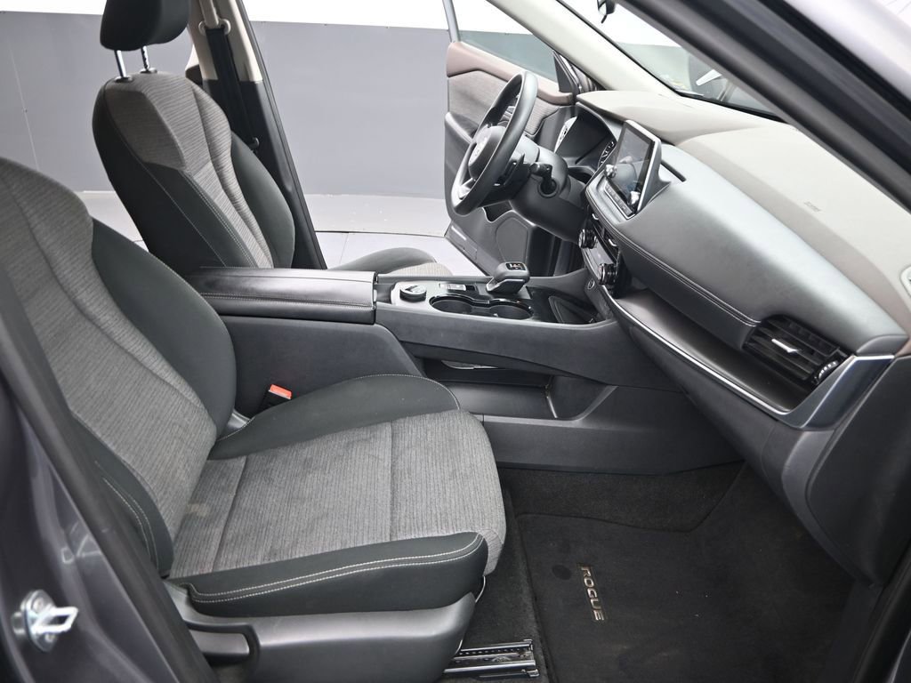 Used 2021 Nissan Rogue SV image 24