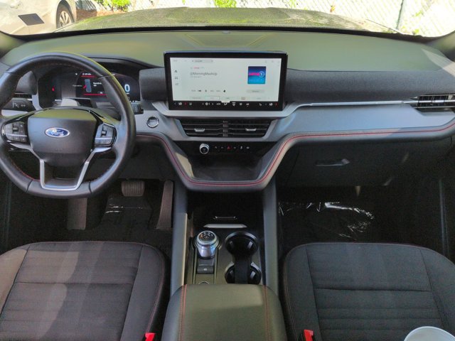 Used 2025 Ford Explorer ST-Line w/ ST-Line Street Pack AWD/4WD image 14
