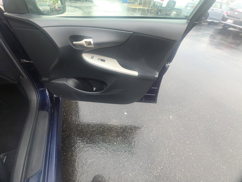 Used 2013 Toyota Corolla S FWD image 28