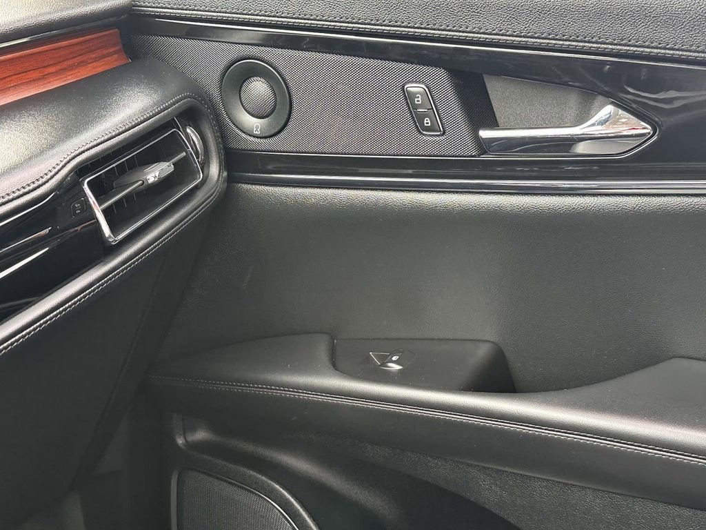 Used 2023 Lincoln Nautilus Reserve w/ Luxury Package image 25