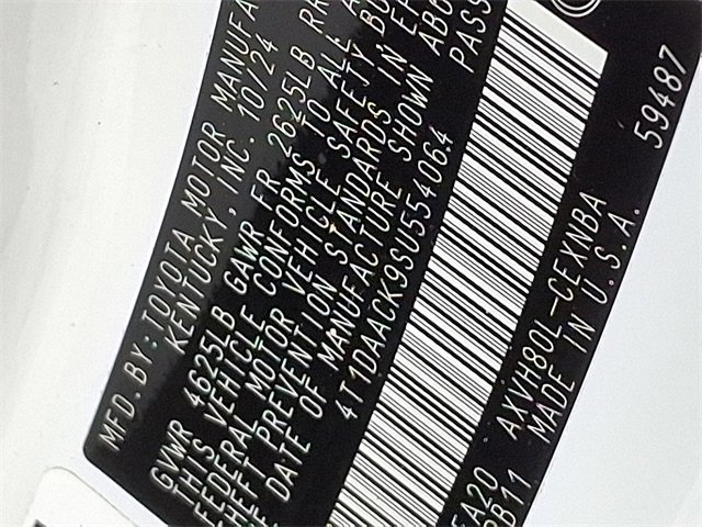 Used 2025 Toyota Camry LE image 29