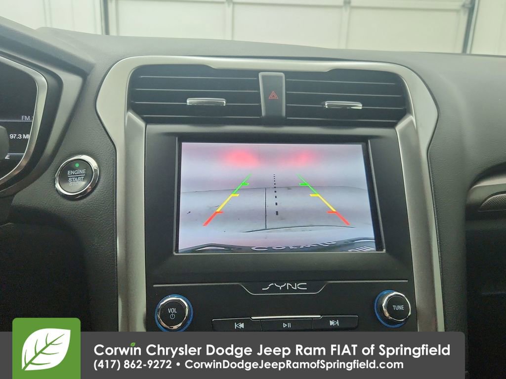 Used 2020 Ford Fusion SE FWD image 25