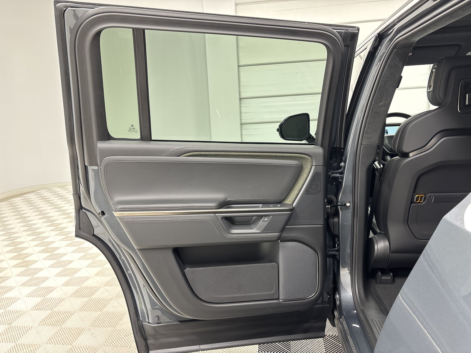 Used 2025 Rivian R1S Adventure AWD/4WD image 17