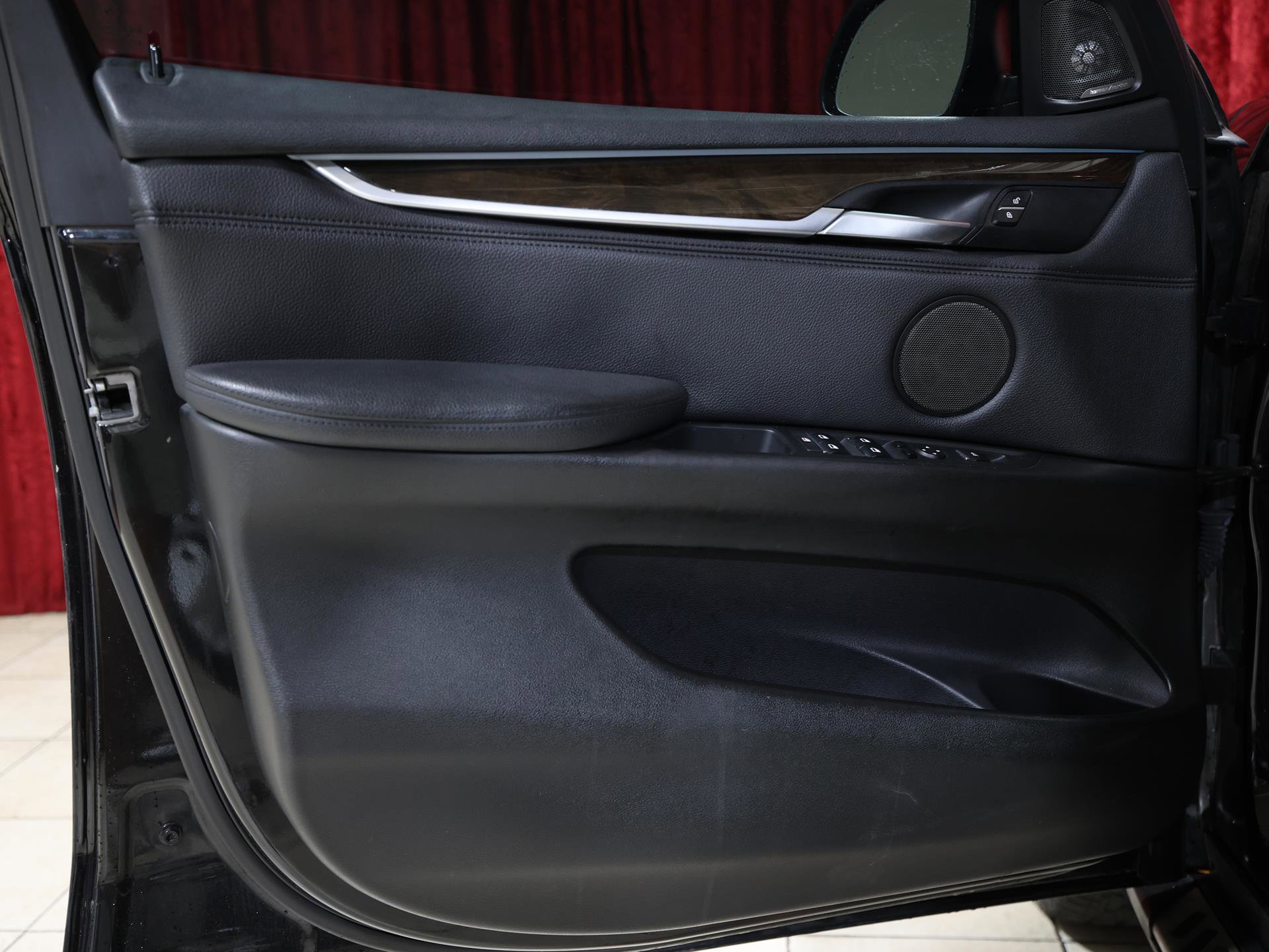 Used 2015 BMW X5 xDrive35d image 11