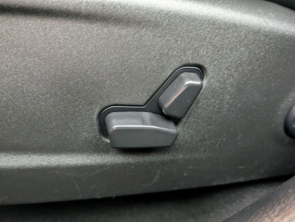 Used 2023 Chrysler 300 Touring L w/ Popular Equipment Group image 13