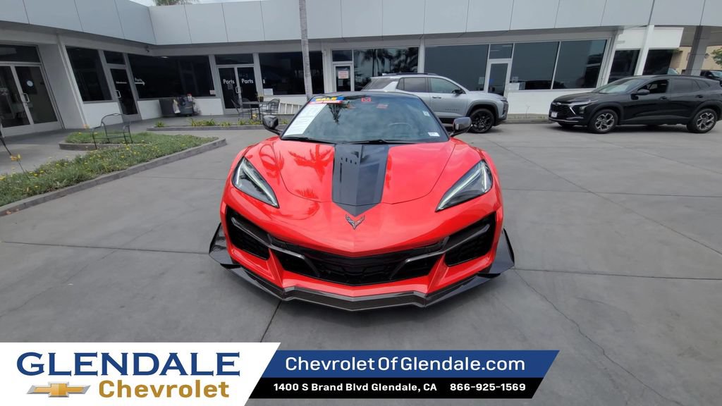 Used 2024 Chevrolet Corvette Z06 w/ Z07 Performance Package RWD image 3