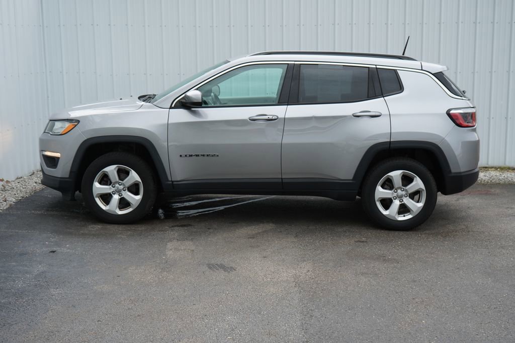 Used 2018 Jeep Compass Latitude w/ Cold Weather Group AWD/4WD image 3
