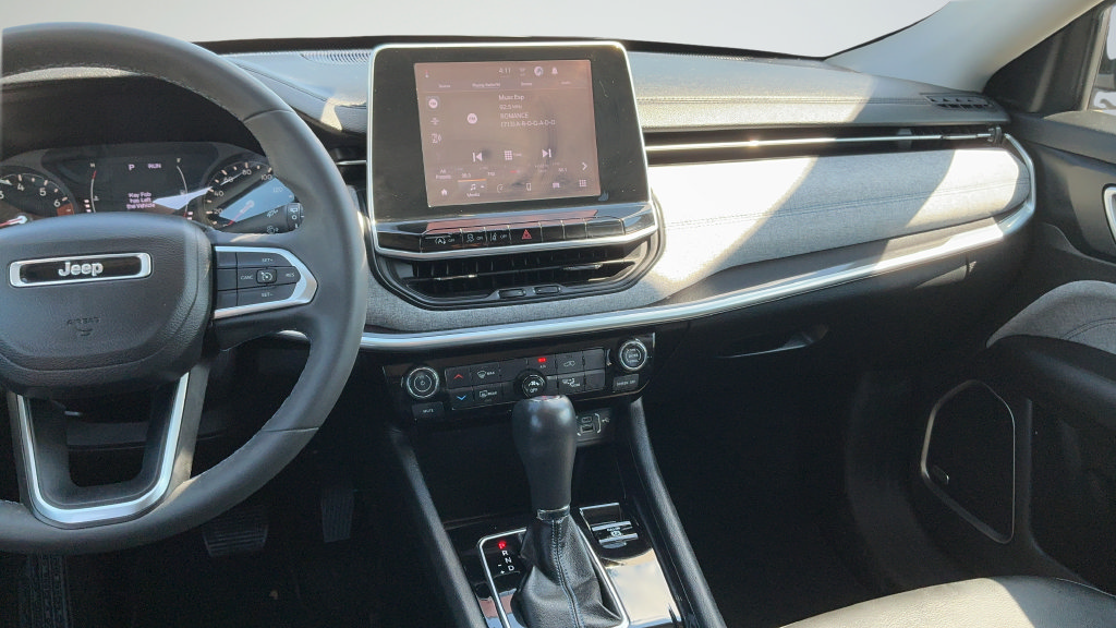 Used 2022 Jeep Compass Latitude w/ Sun and Sound Group FWD image 8