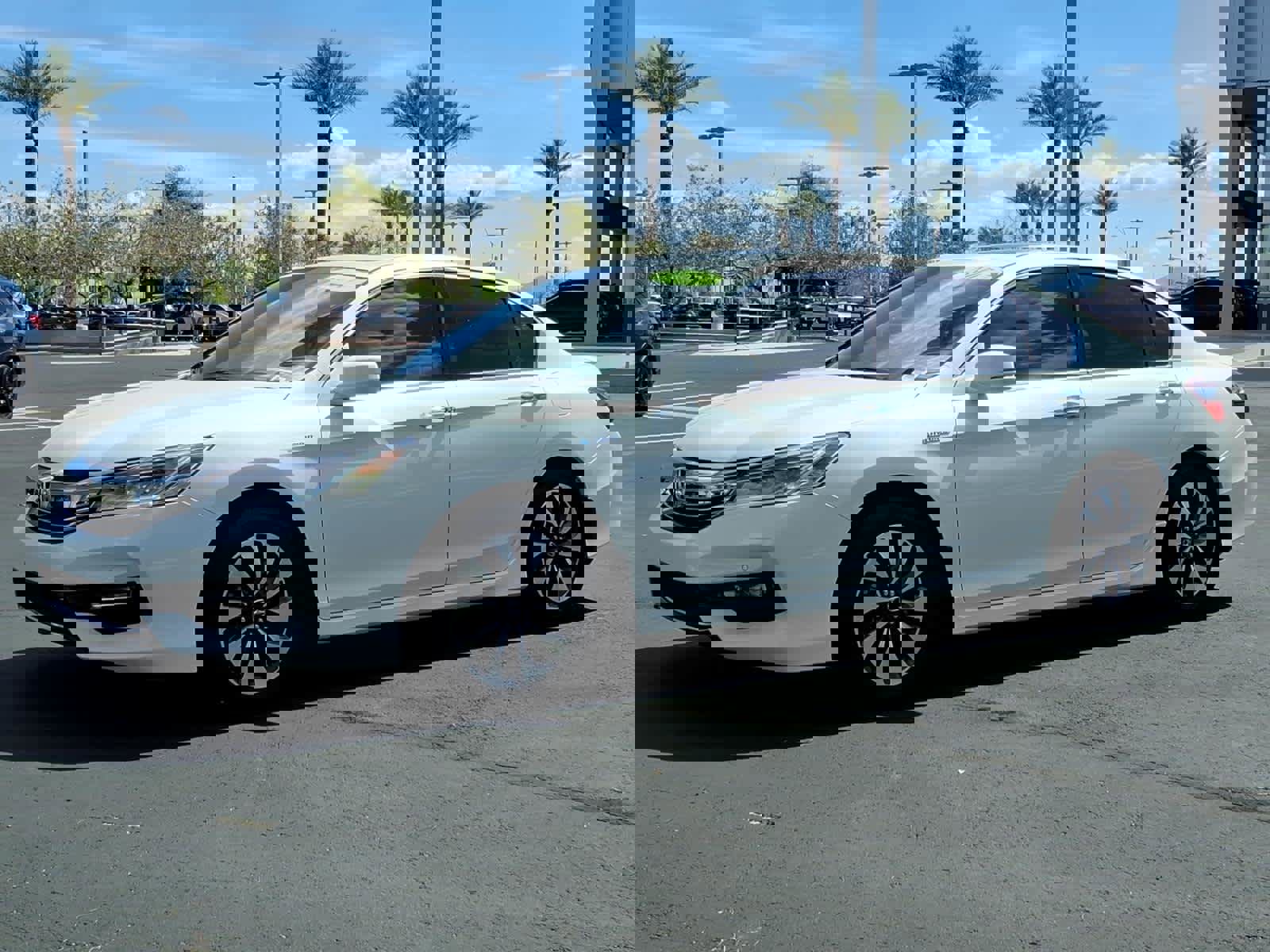 Used 2017 Honda Accord Touring image 3