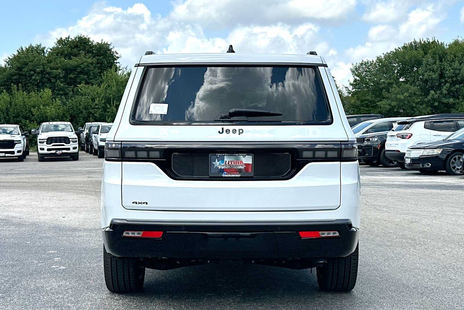 New 2026 Jeep Grand Wagoneer Summit w/ Premium Group III AWD/4WD image 14