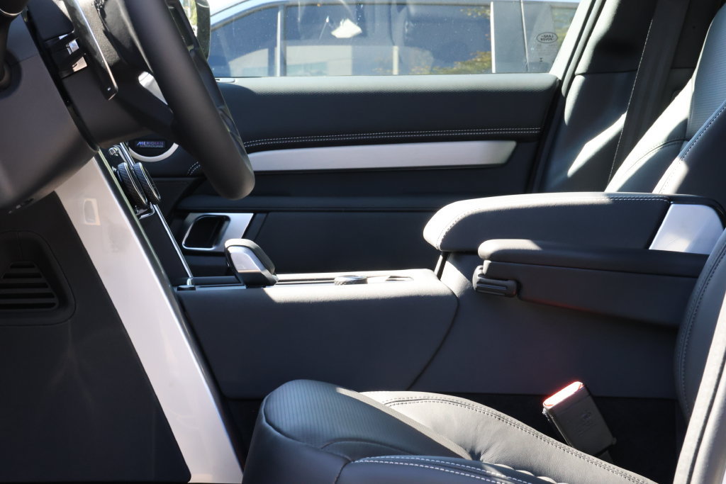 New 2026 Land Rover Discovery Limited Edition AWD/4WD image 10