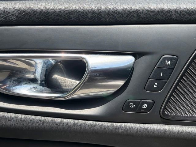 Used 2019 Volvo S60 T6 Momentum w/ Multimedia Package AWD/4WD image 19
