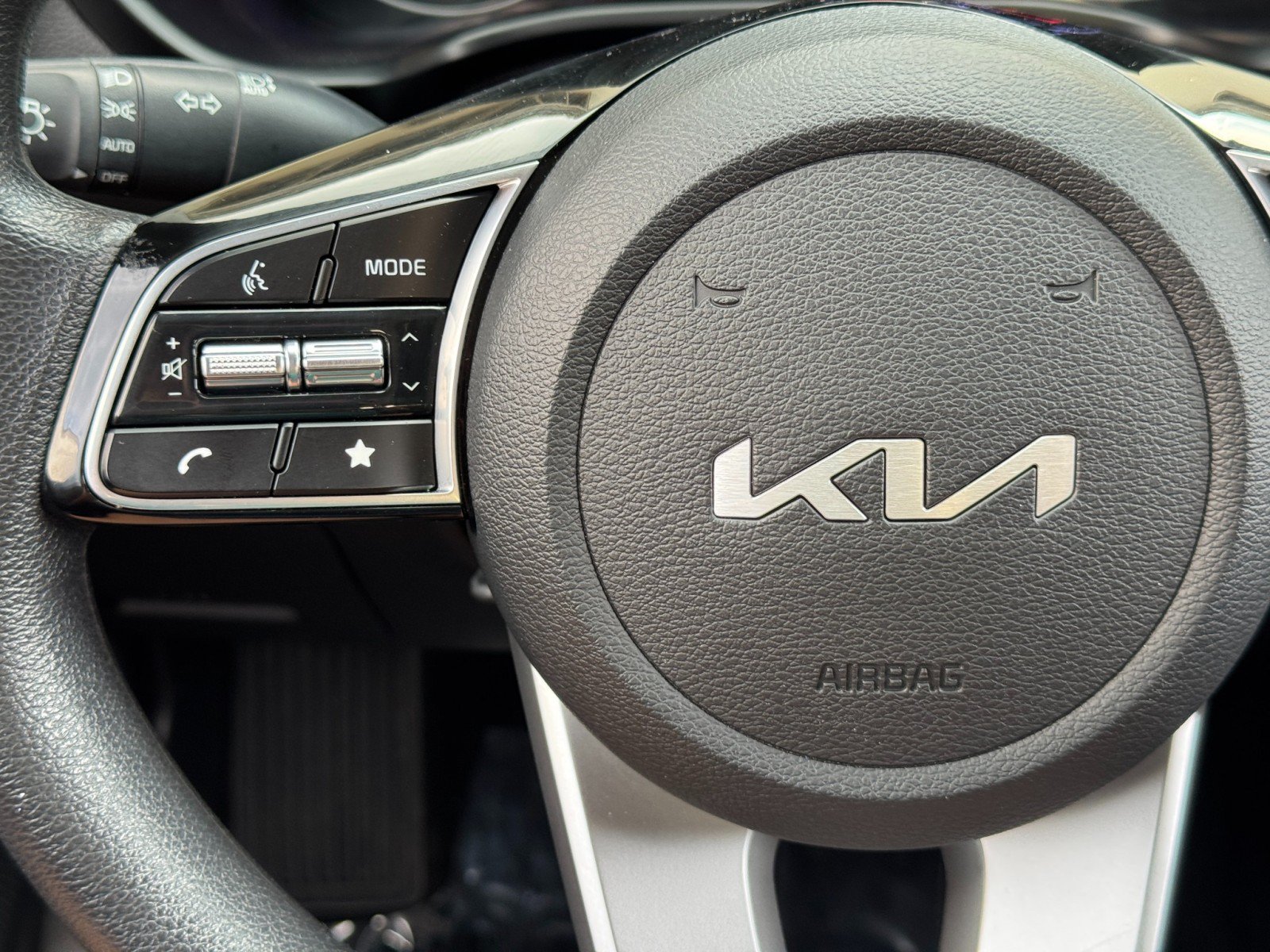 Used 2023 Kia Forte LXS w/ LXS Technology Package FWD image 19