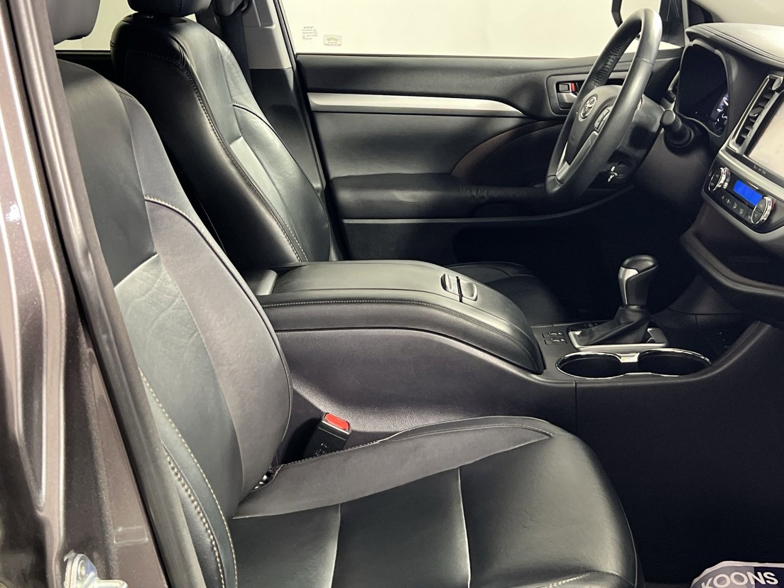 Used 2016 Toyota Highlander XLE image 29