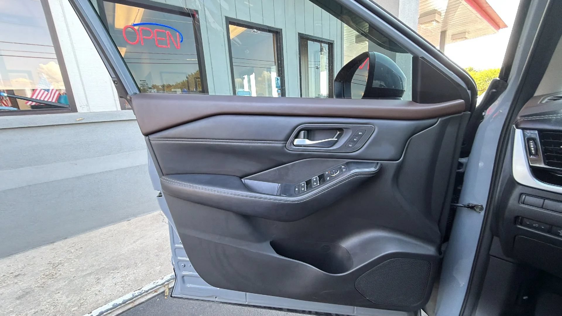 Used 2023 Nissan Rogue SL w/ SL Premium Package AWD/4WD image 30