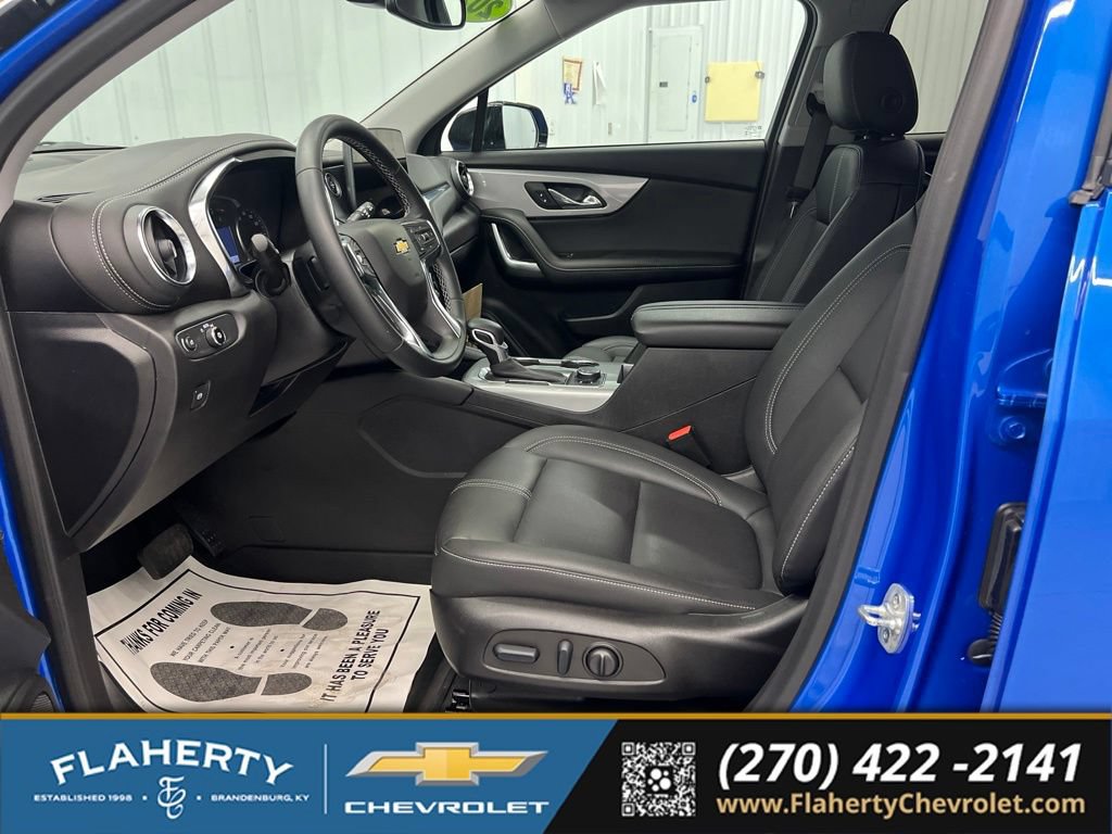 Used 2025 Chevrolet Blazer LT w/ Midnight/Sport Edition FWD image 9