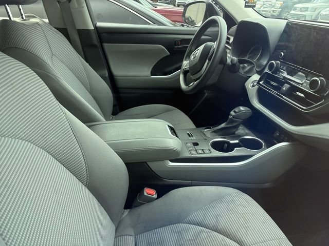 Used 2023 Toyota Highlander L FWD image 7
