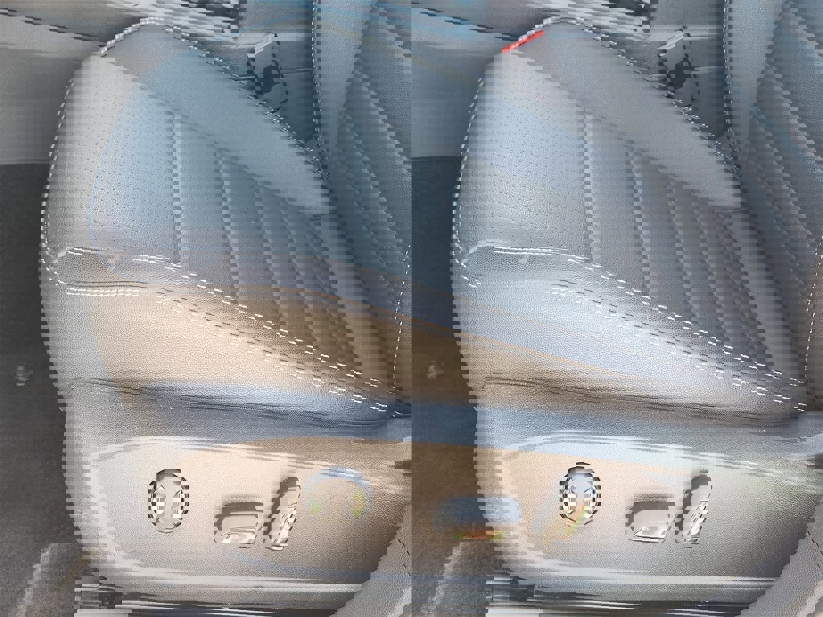 Used 2024 Volkswagen Jetta SE image 33