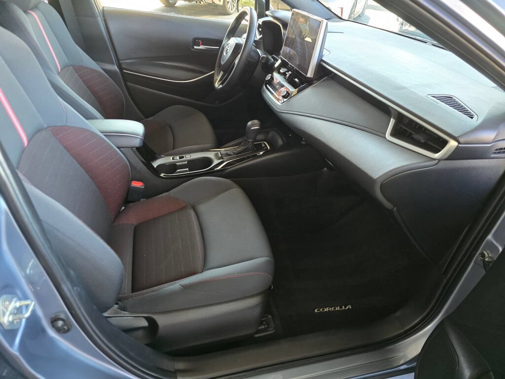 Used 2025 Toyota Corolla SE w/ SE Premium Package FWD image 11